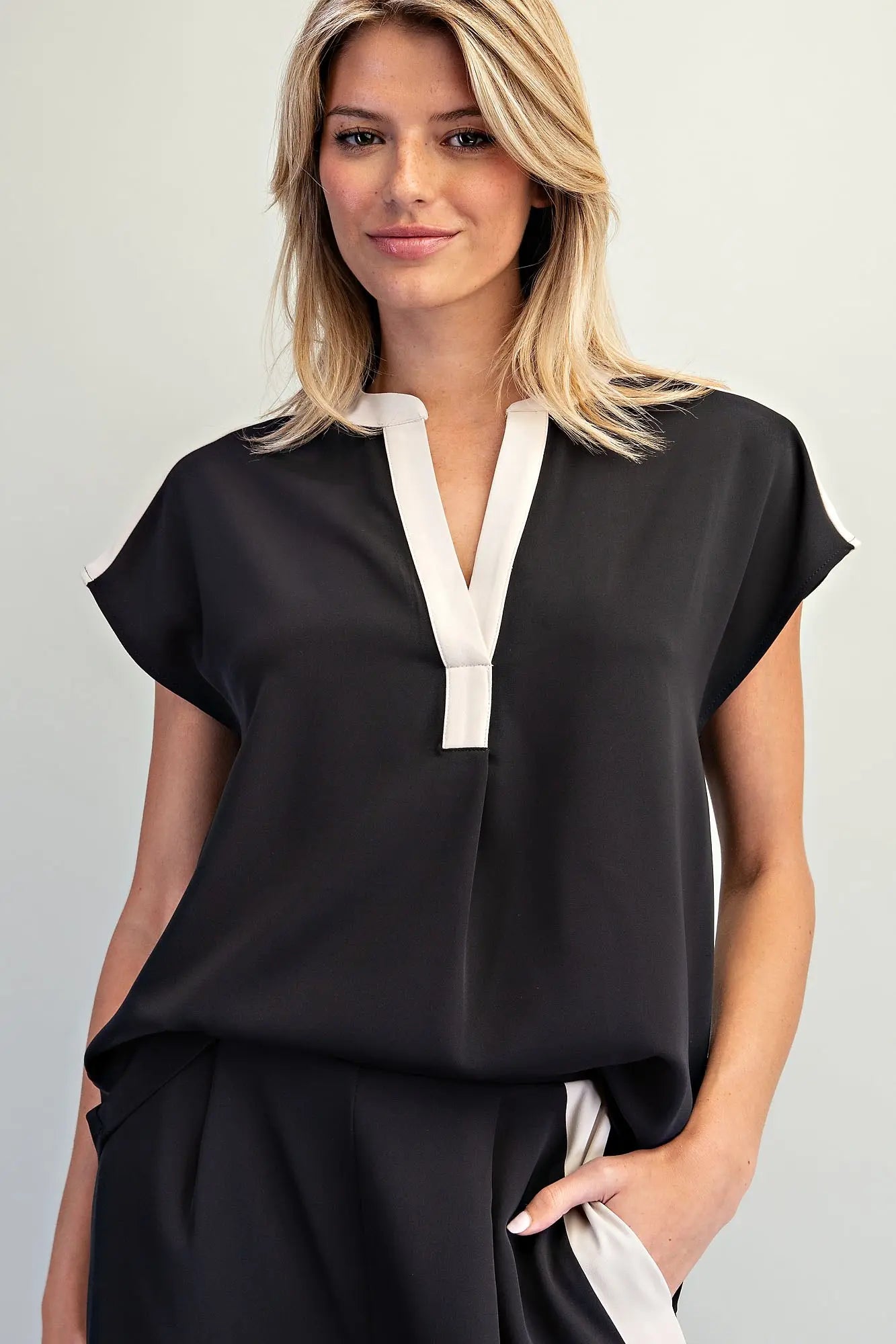 Contrast Trim Split Neck