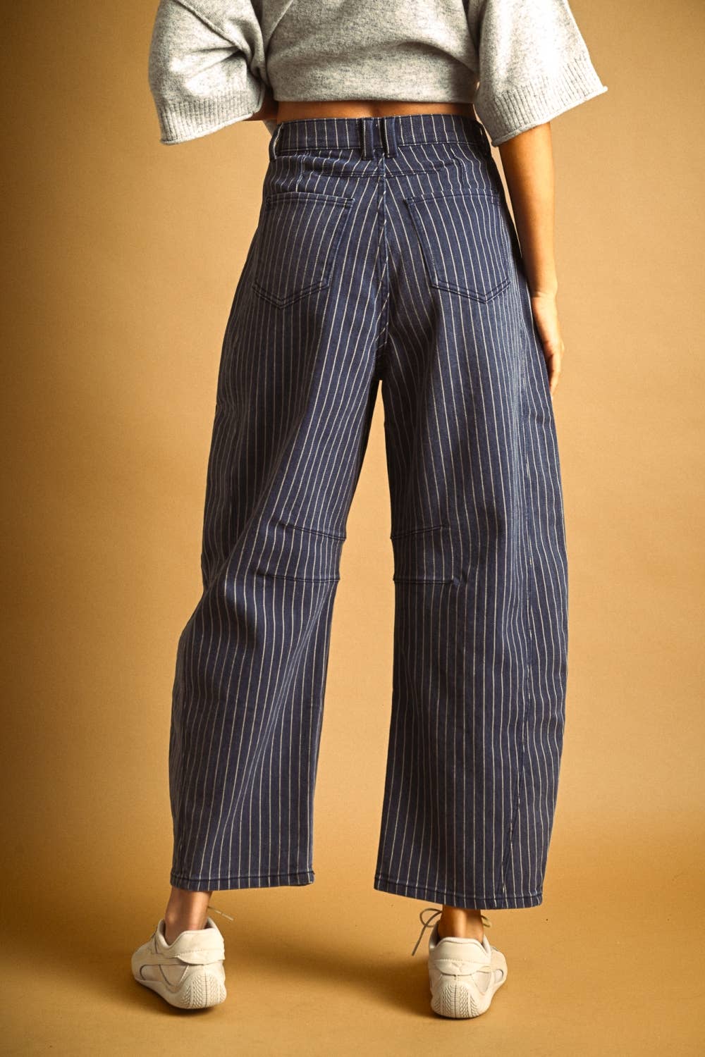 P6184 PINSTRIPED PATTERN BARREL PANTS