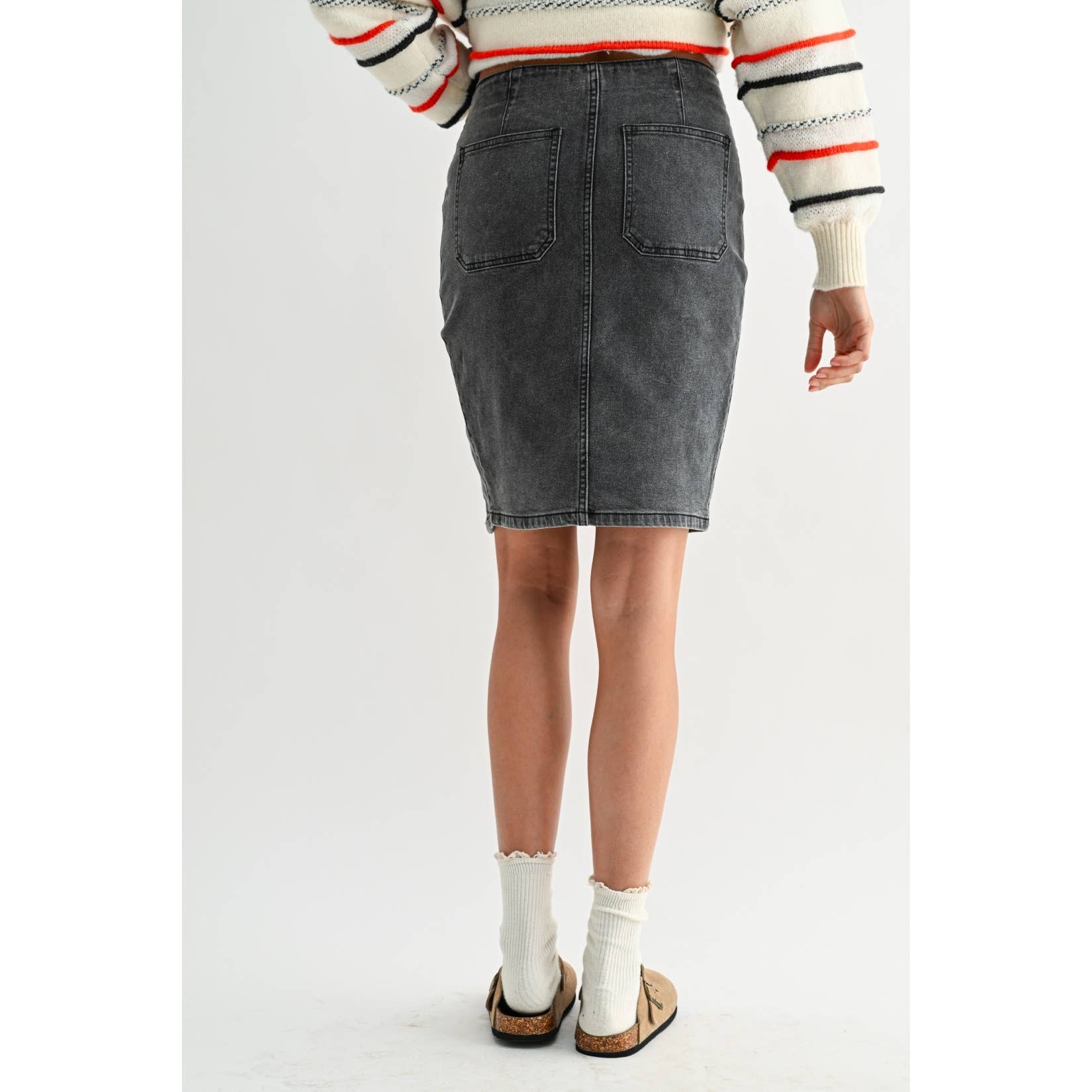 WASHED DARK GREY BUTTON SLIT HIGH-RISE DENIM SKIRT