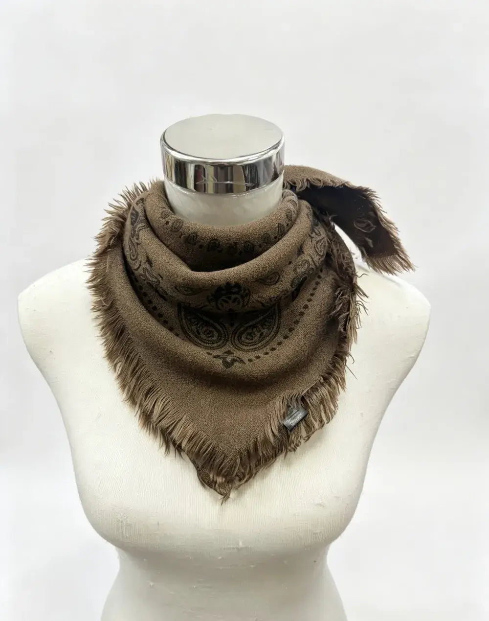Small square scarf with bandana print: Black