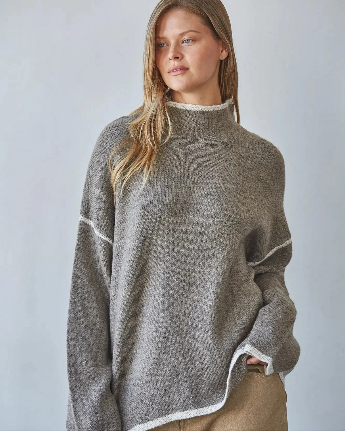 Contrast Clause Sweater