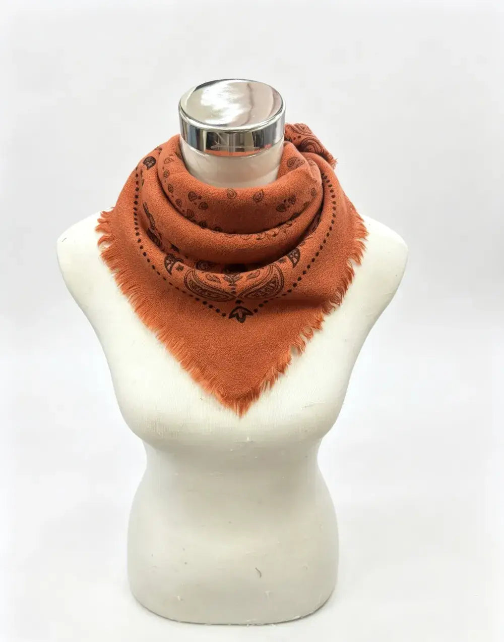 Small square scarf with bandana print: Beige
