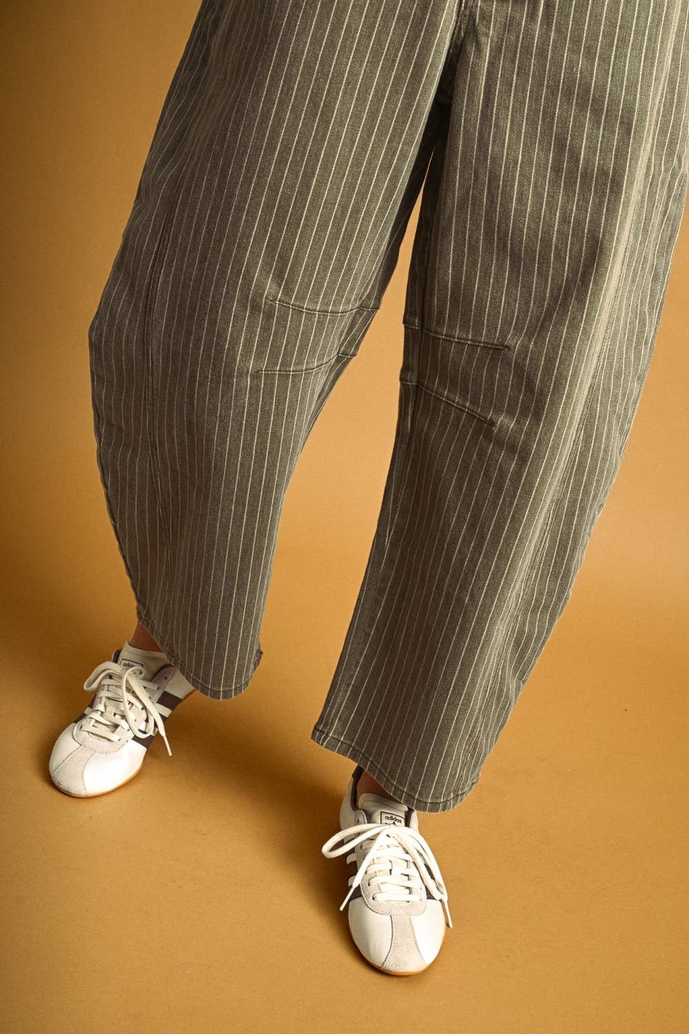 P6184 PINSTRIPED PATTERN BARREL PANTS