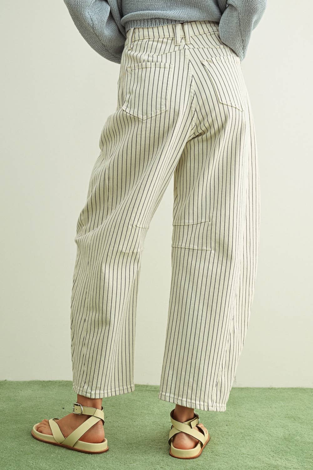 P6184 PINSTRIPED PATTERN BARREL PANTS