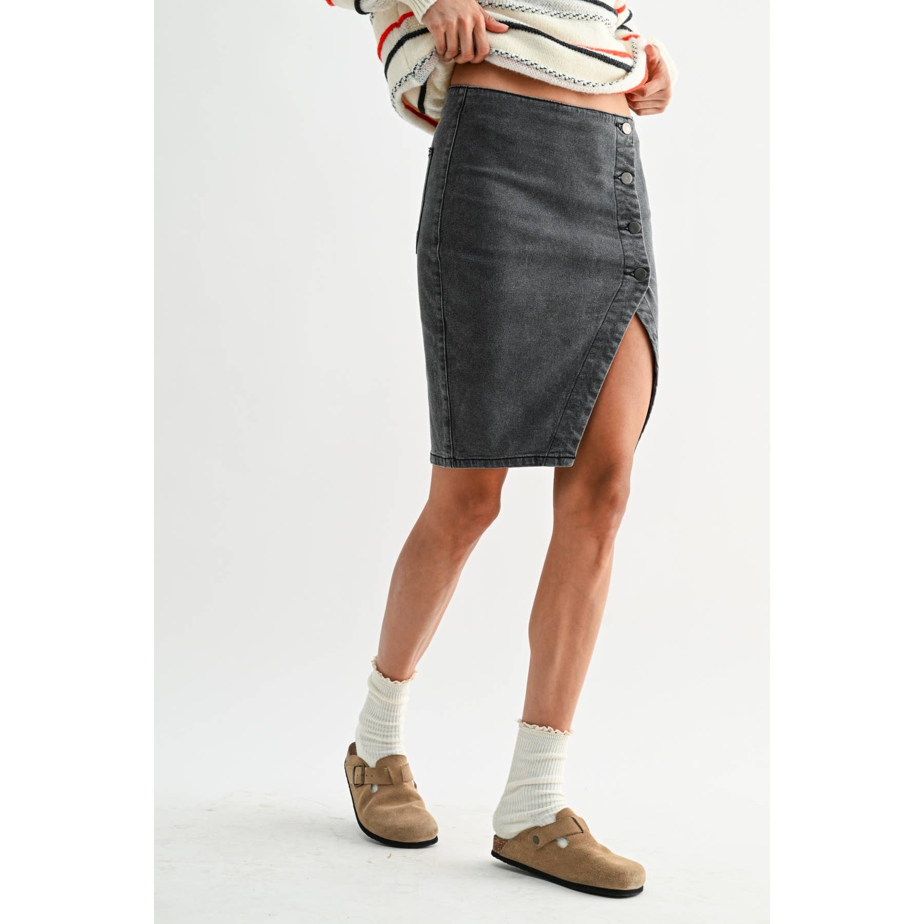 WASHED DARK GREY BUTTON SLIT HIGH-RISE DENIM SKIRT