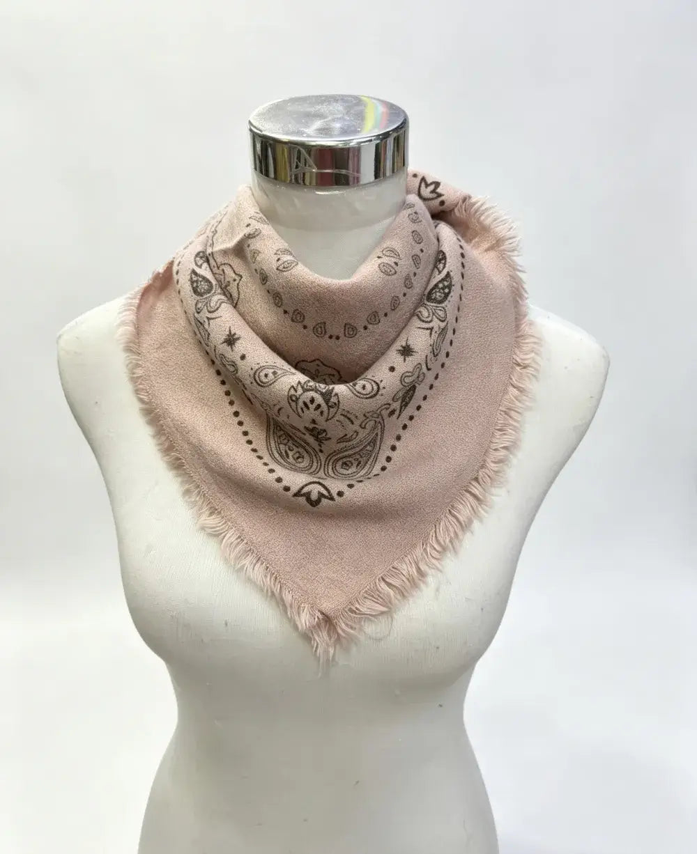 Small square scarf with bandana print: Camel