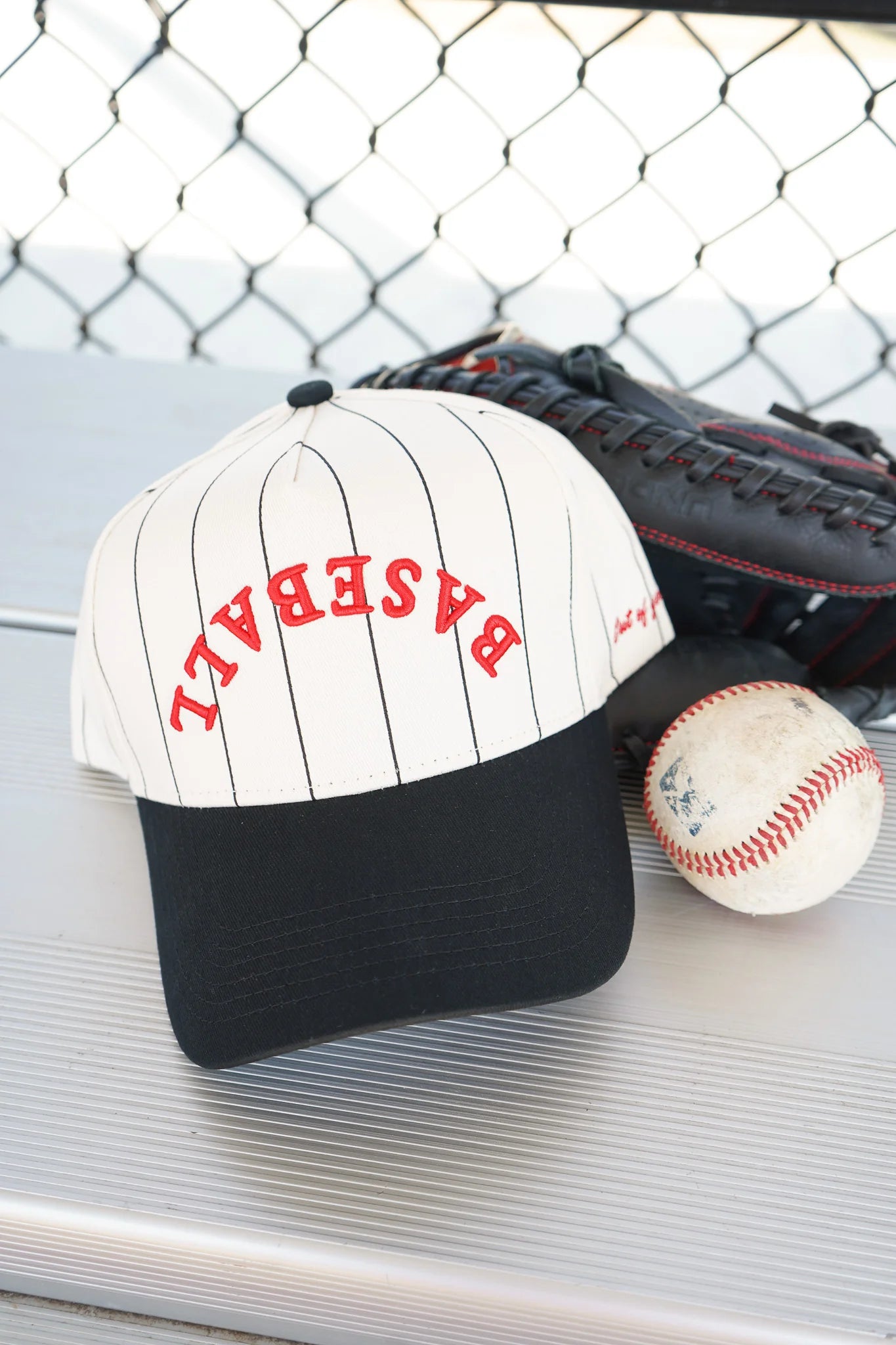 BASEBALL Stripe Vintage Trucker Hat