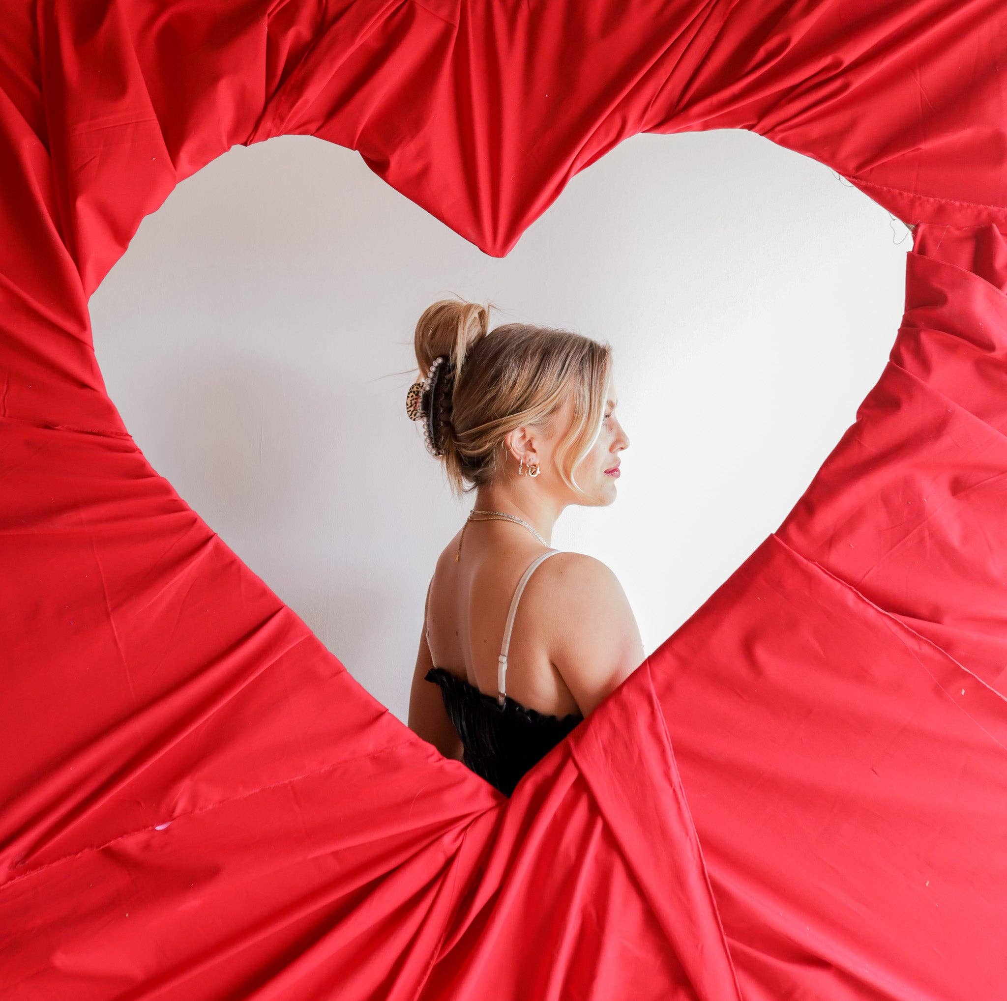 LOVE IS IN THE HAIR CLAW