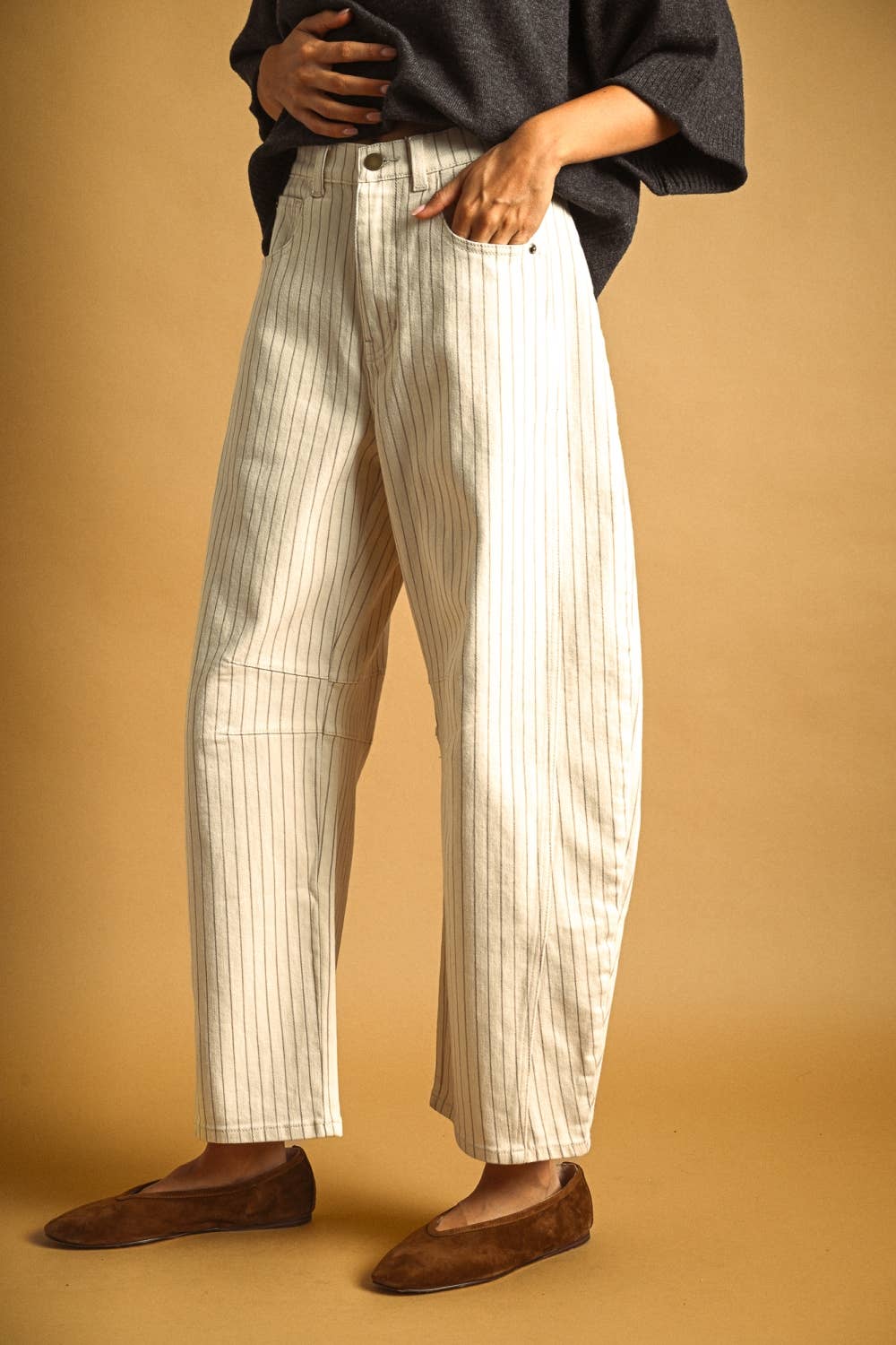 P6184 PINSTRIPED PATTERN BARREL PANTS
