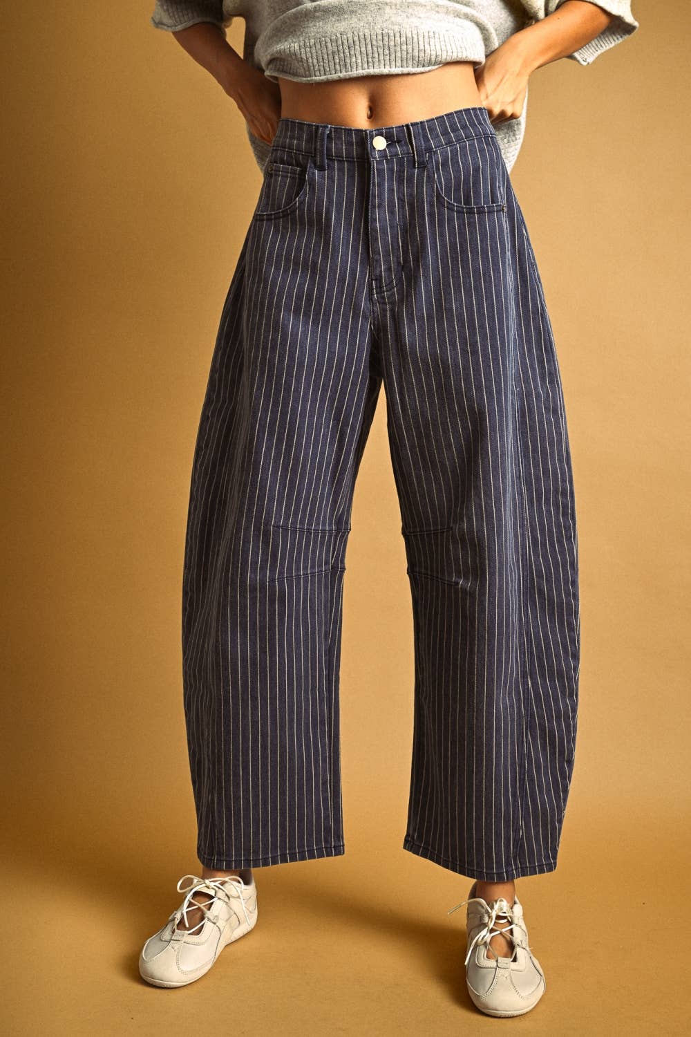 P6184 PINSTRIPED PATTERN BARREL PANTS