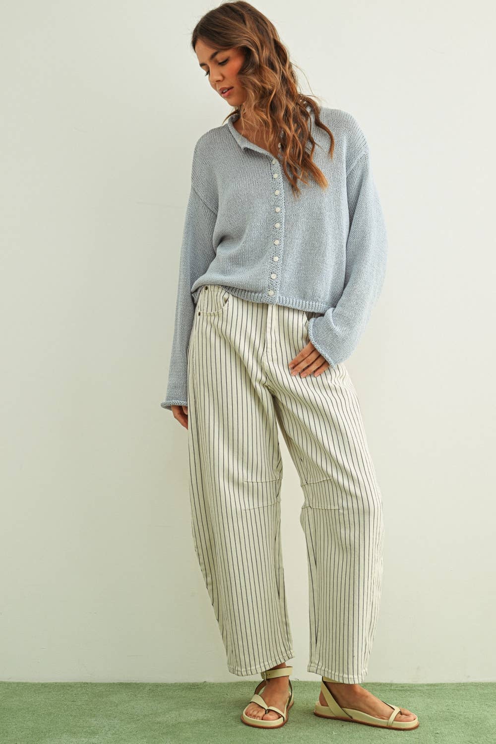 P6184 PINSTRIPED PATTERN BARREL PANTS