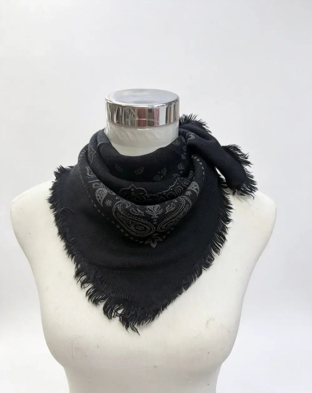 Small square scarf with bandana print: Black