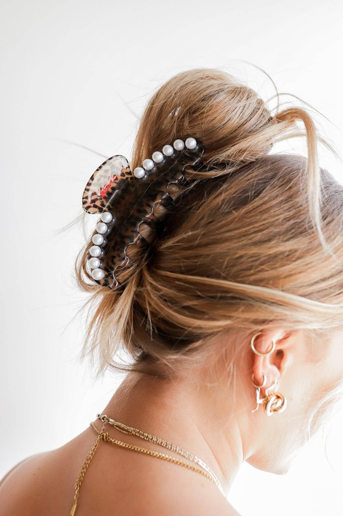 LOVE IS IN THE HAIR CLAW