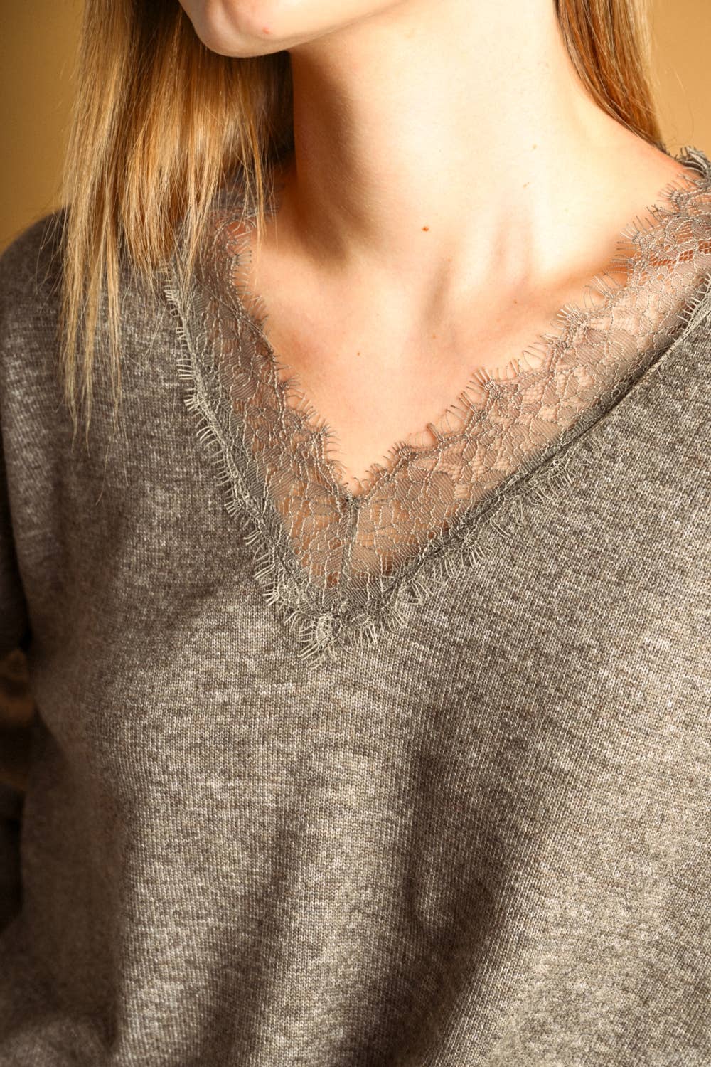 T7043 LONG SLEEVE LACE CONTRASTED KNIT TOP