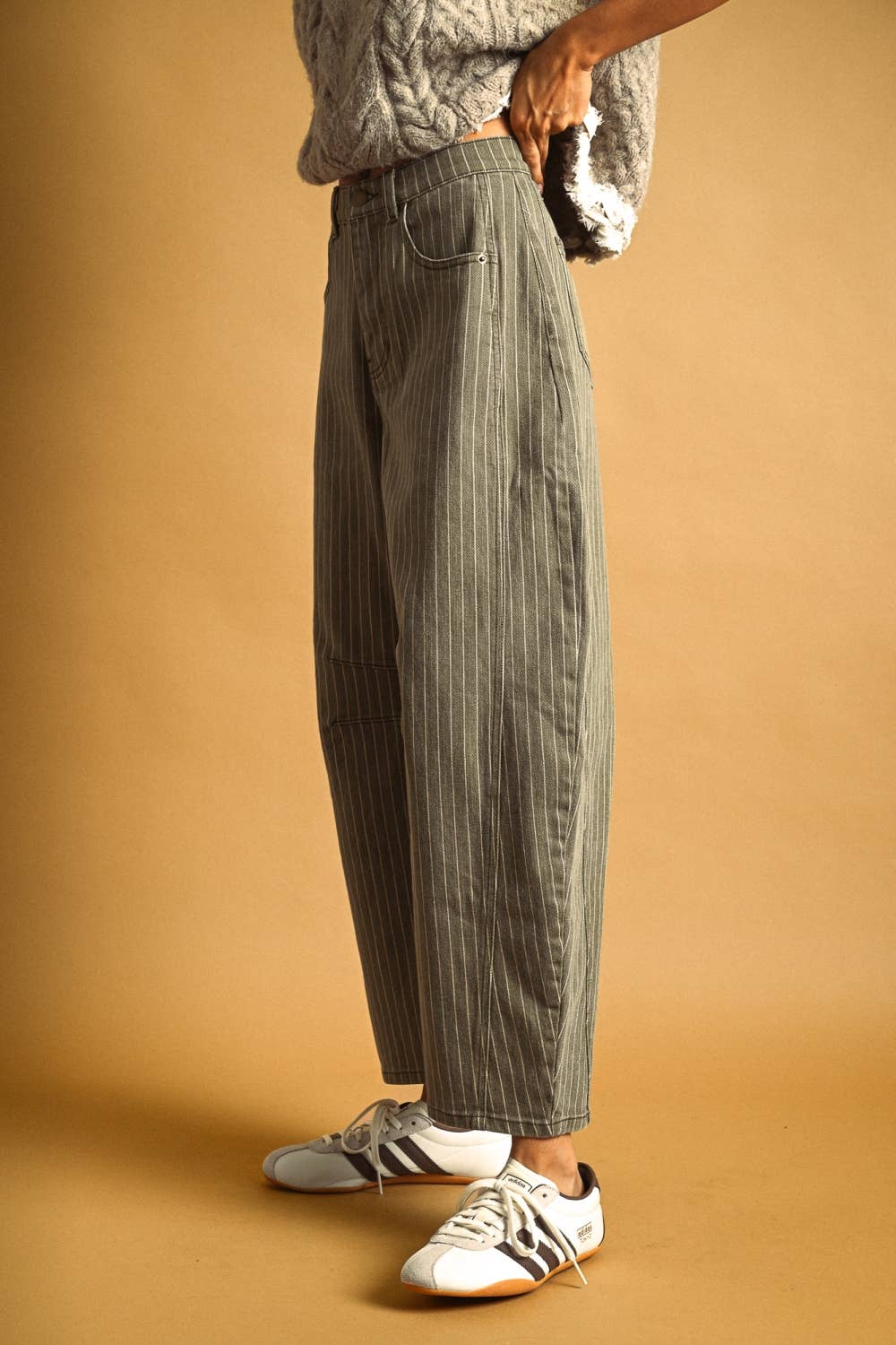 P6184 PINSTRIPED PATTERN BARREL PANTS