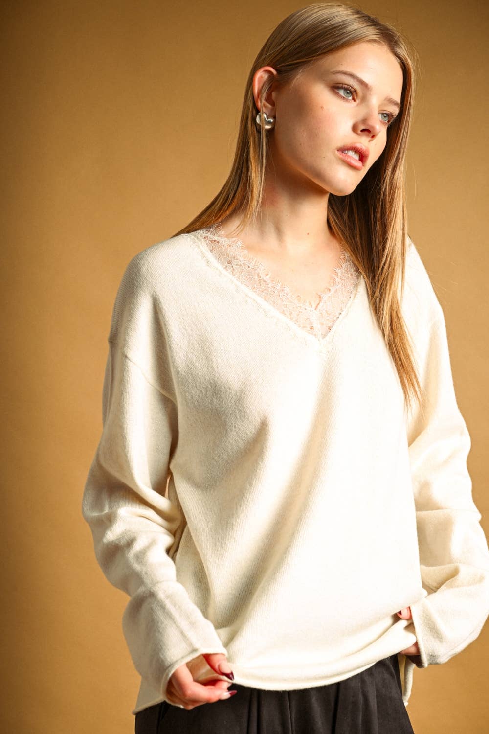 T7043 LONG SLEEVE LACE CONTRASTED KNIT TOP