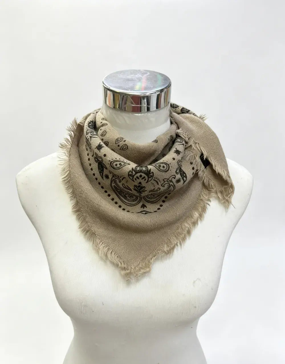 Small square scarf with bandana print: Brown