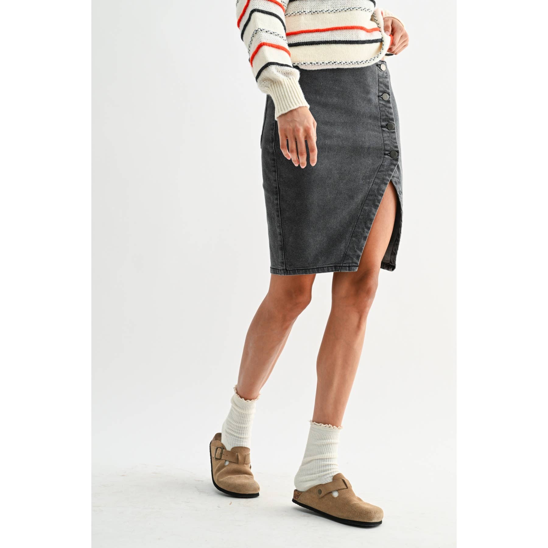 WASHED DARK GREY BUTTON SLIT HIGH-RISE DENIM SKIRT
