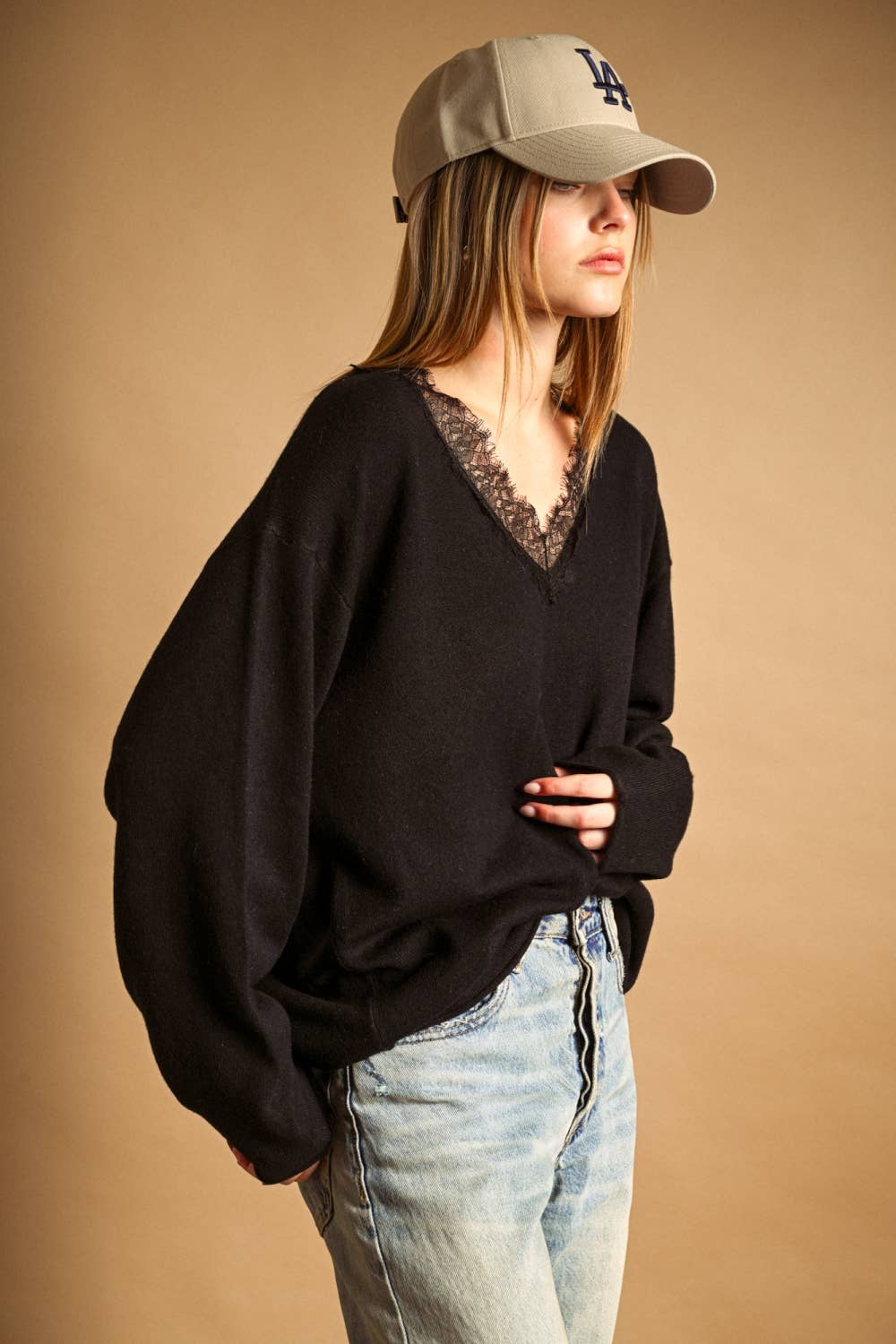 T7043   LONG SLEEVE LACE CONTRASTED KNIT TOP