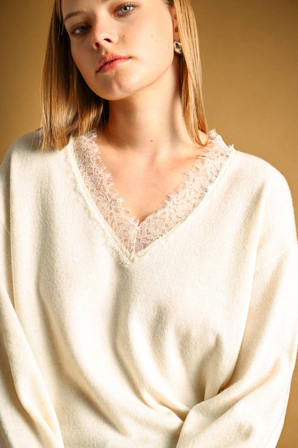 T7043   LONG SLEEVE LACE CONTRASTED KNIT TOP