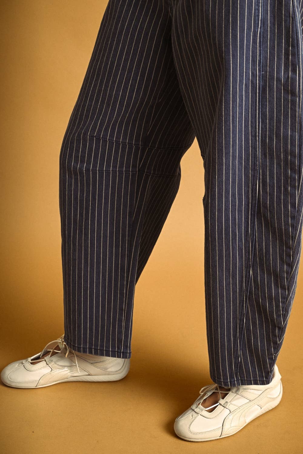 P6184   PINSTRIPED PATTERN BARREL PANTS
