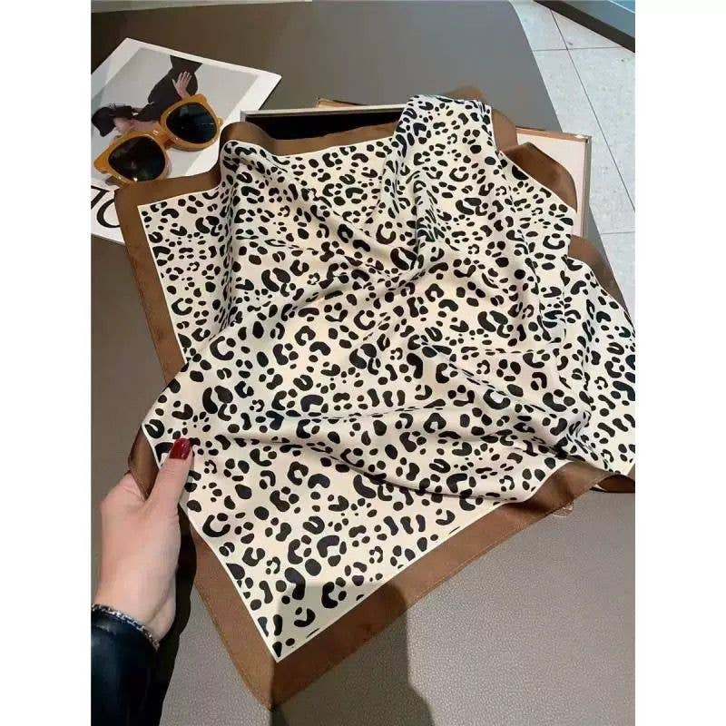 Silk Scarf 70x70 leopard pattern