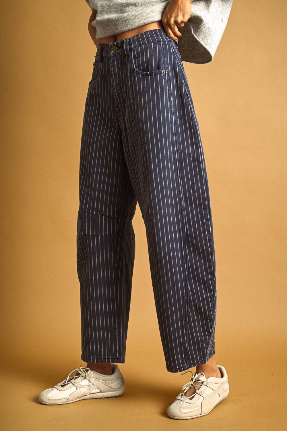 P6184   PINSTRIPED PATTERN BARREL PANTS