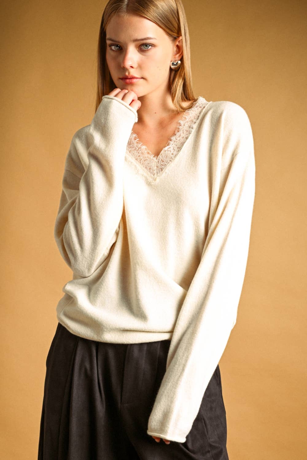 T7043   LONG SLEEVE LACE CONTRASTED KNIT TOP