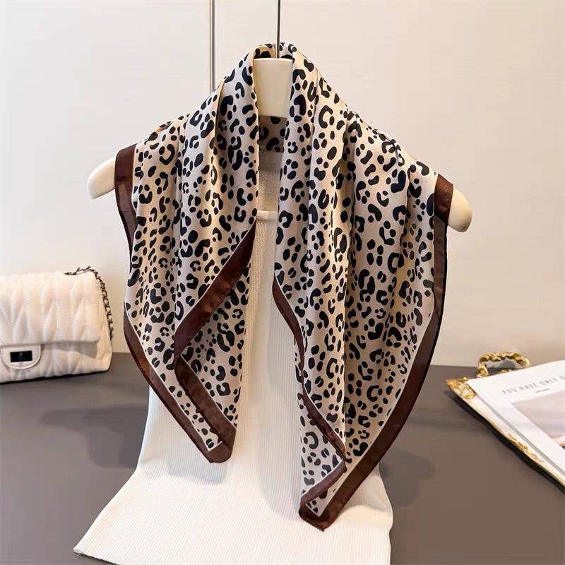 Silk Scarf 70x70 leopard pattern