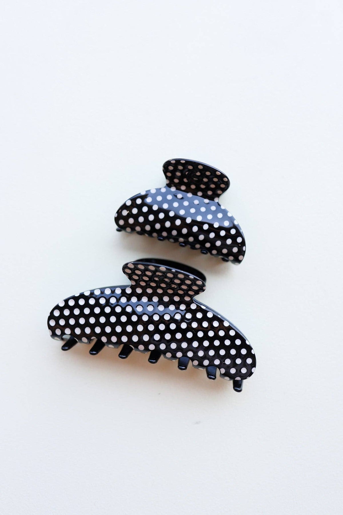 BLACK & WHITE POLKA DOT CLAW