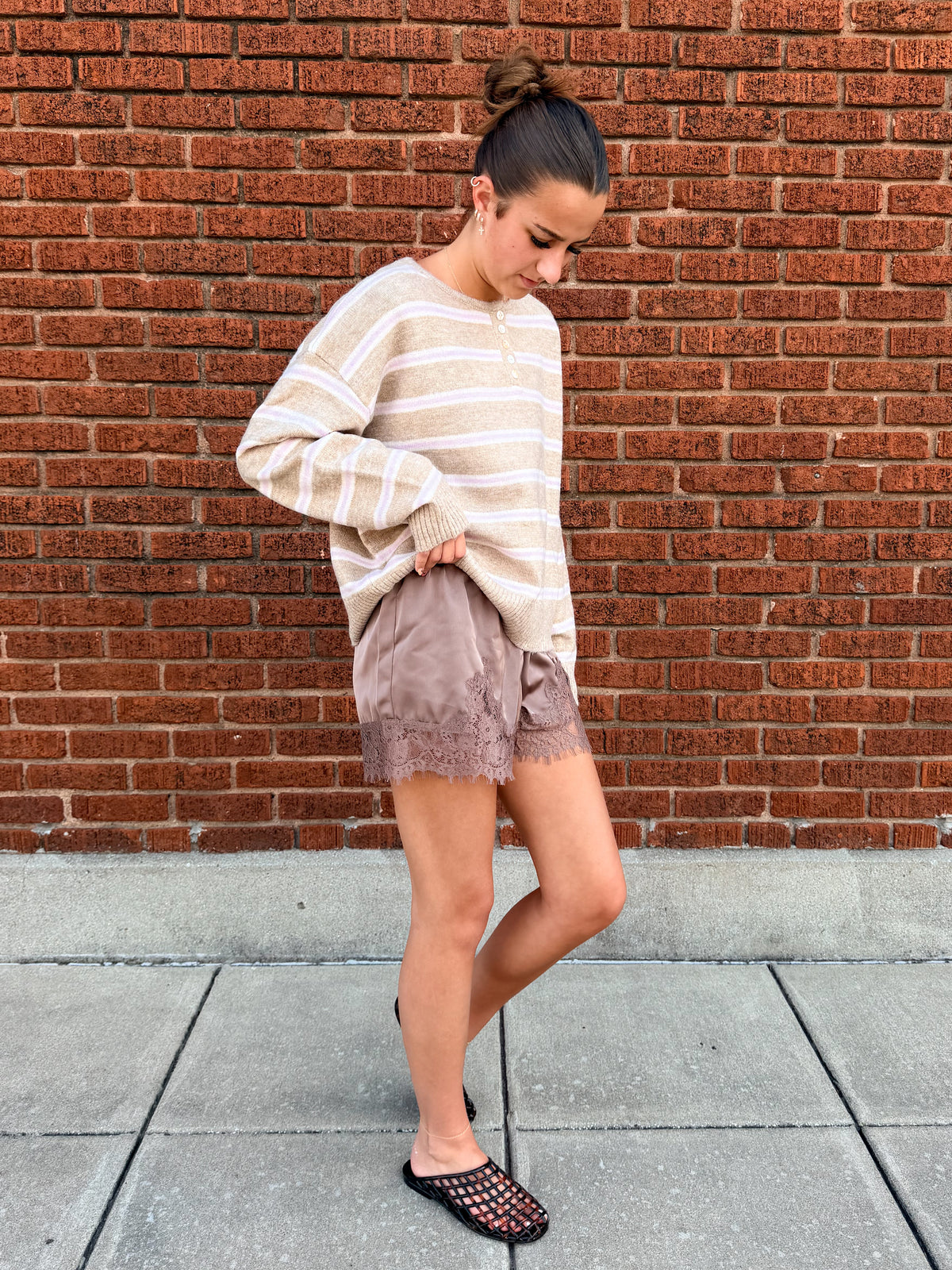 Elastic Waist Mid Rise Lace Trim Shorts