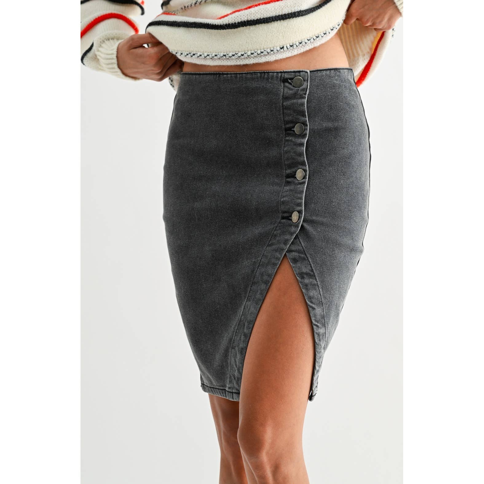 WASHED DARK GREY BUTTON SLIT HIGH-RISE DENIM SKIRT