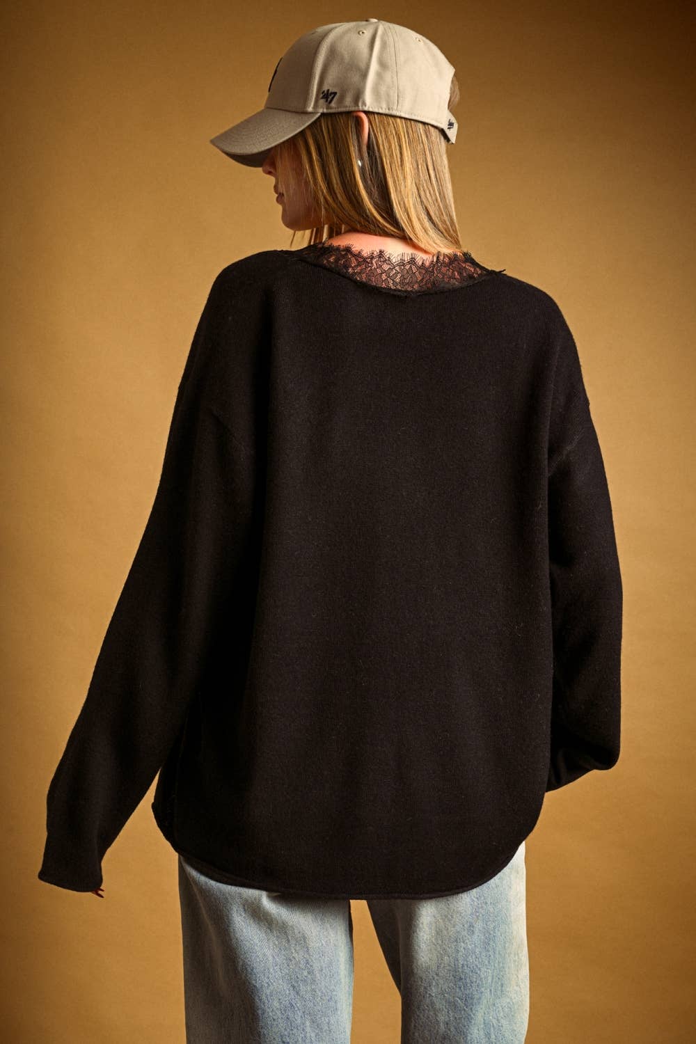T7043   LONG SLEEVE LACE CONTRASTED KNIT TOP