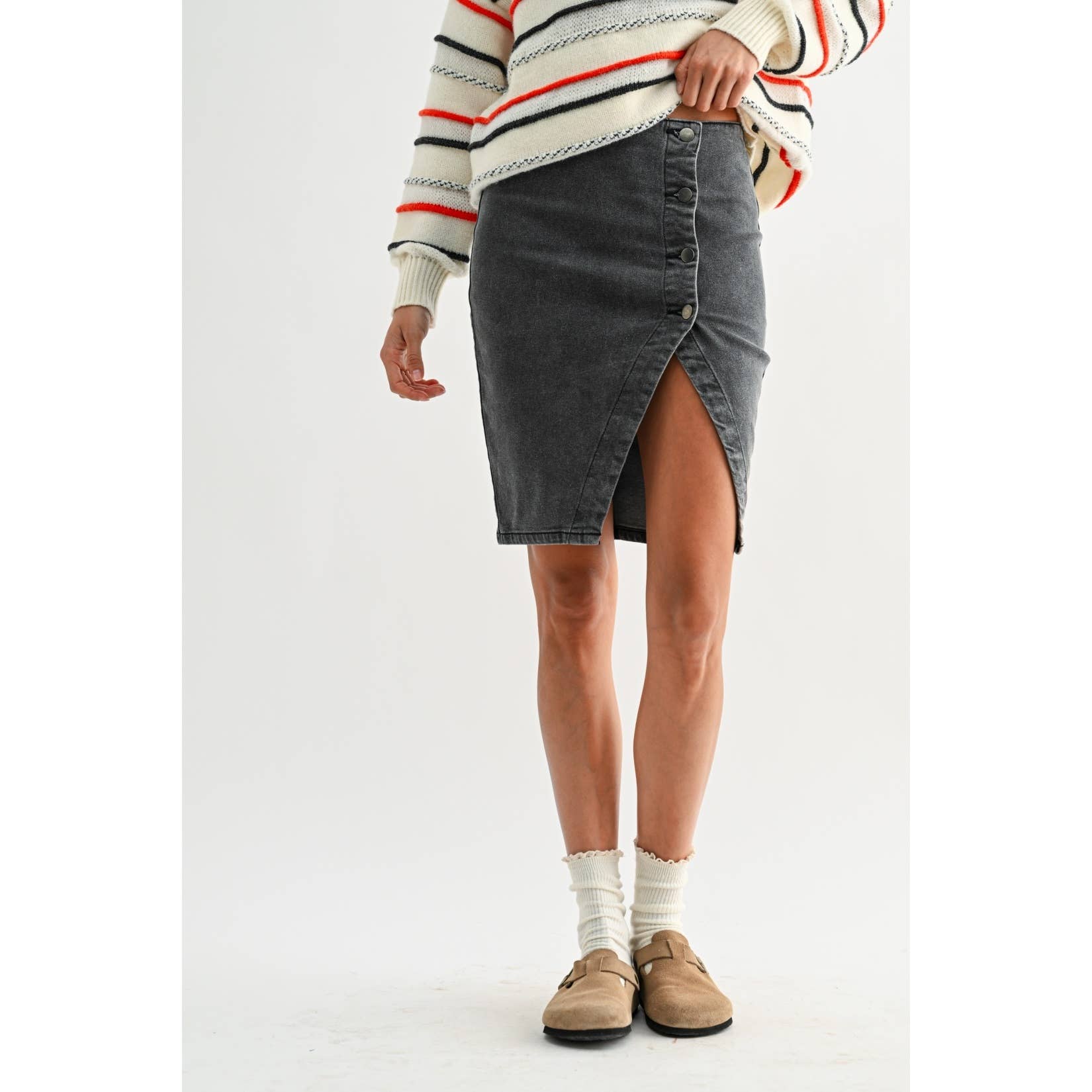 WASHED DARK GREY BUTTON SLIT HIGH-RISE DENIM SKIRT