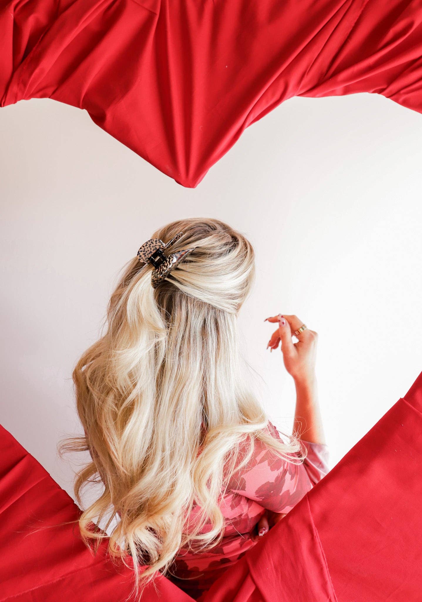 LOVE IS IN THE HAIR CLAW